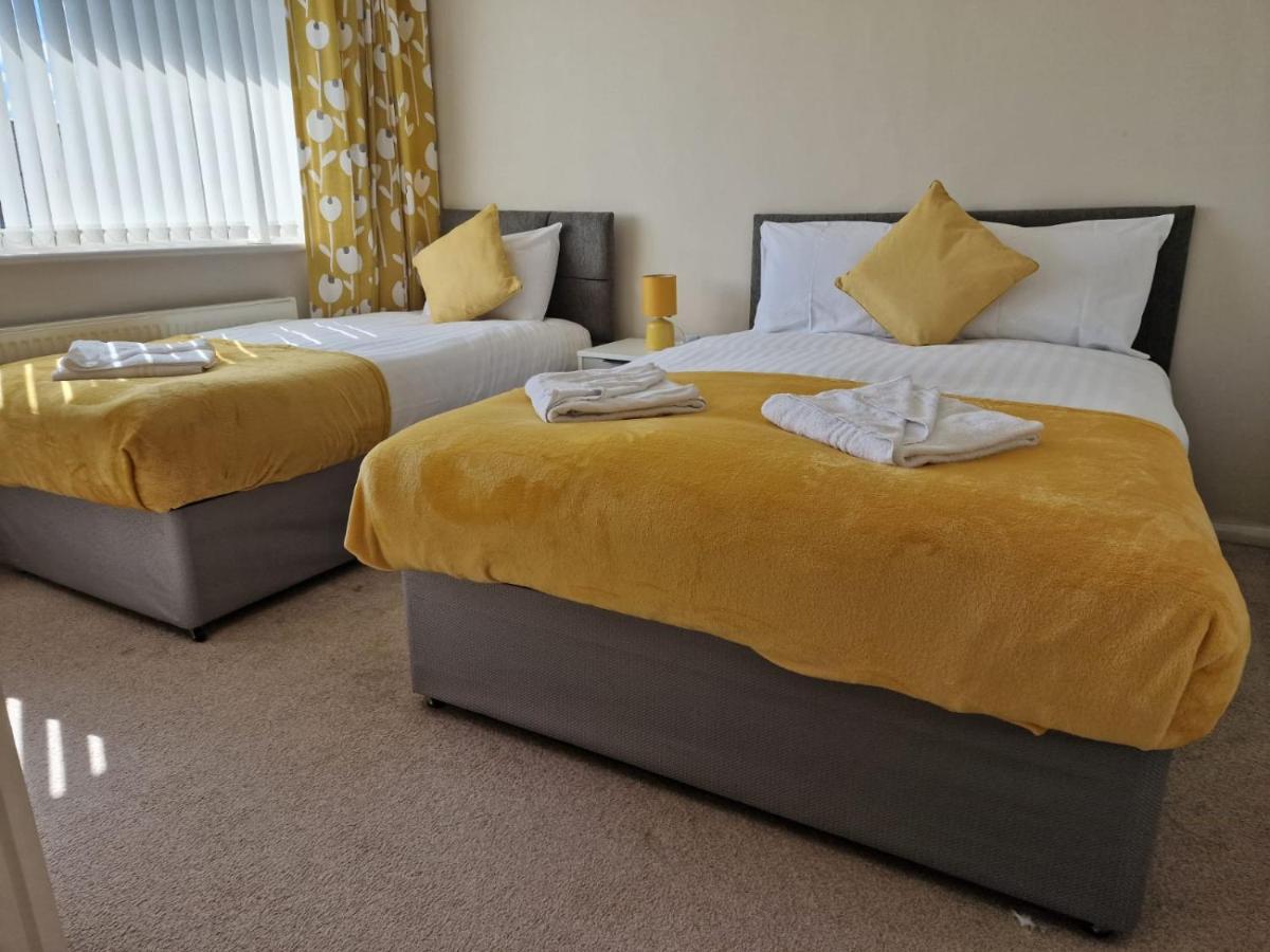 4 Beds With Links To Motorways Apartment Leeds  Exterior photo